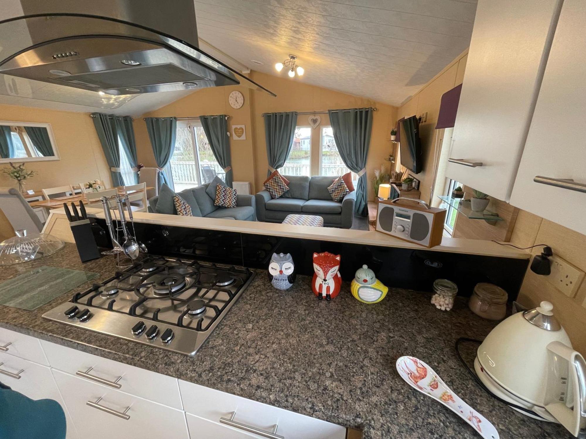 Luxury Lakeside Lodge L2 With Hot Tub Situated At Tattershall Lakes Country Park Exterior photo