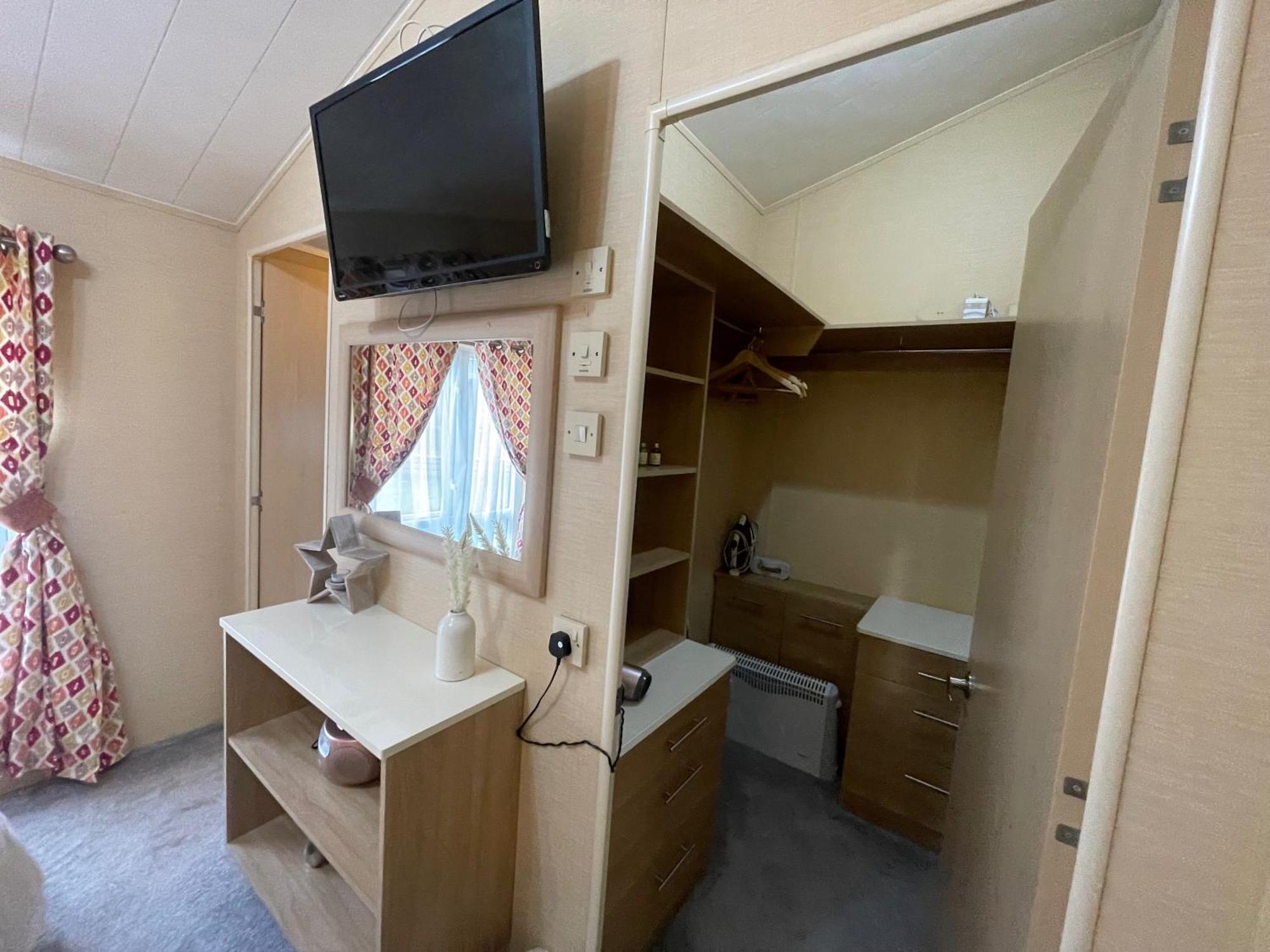 Luxury Lakeside Lodge L2 With Hot Tub Situated At Tattershall Lakes Country Park Exterior photo