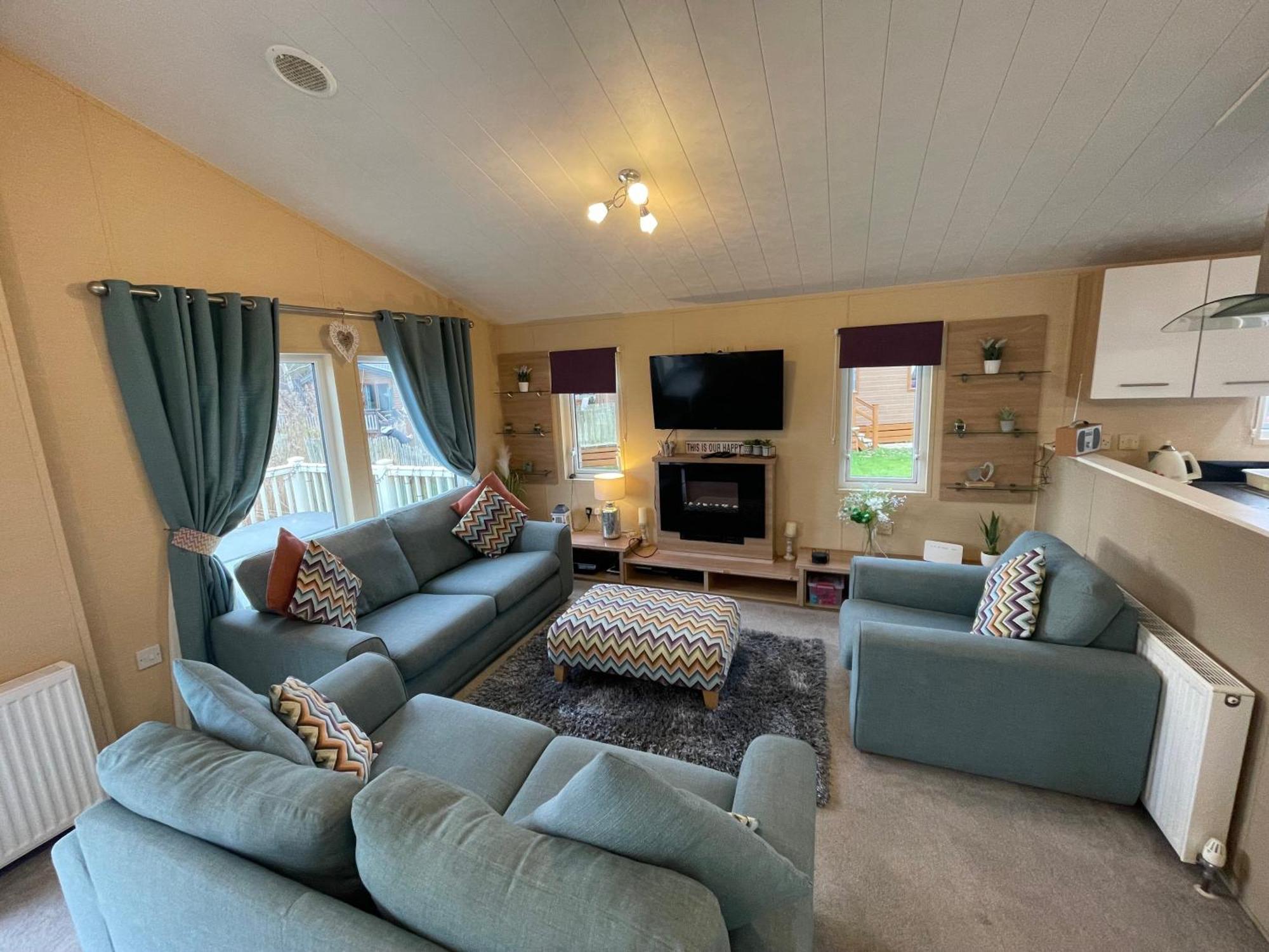 Luxury Lakeside Lodge L2 With Hot Tub Situated At Tattershall Lakes Country Park Exterior photo